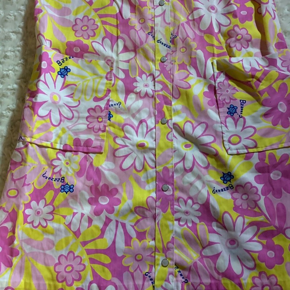 Bees Ladies Snap Front House Coat Yellow Pink Flowers Floral Vintage - Picture 2 of 9